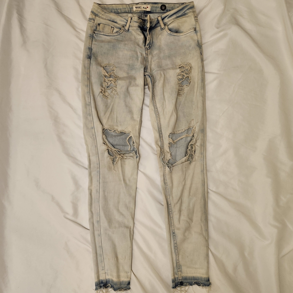 Trendy Light Wash Distressed Skinny Jeans